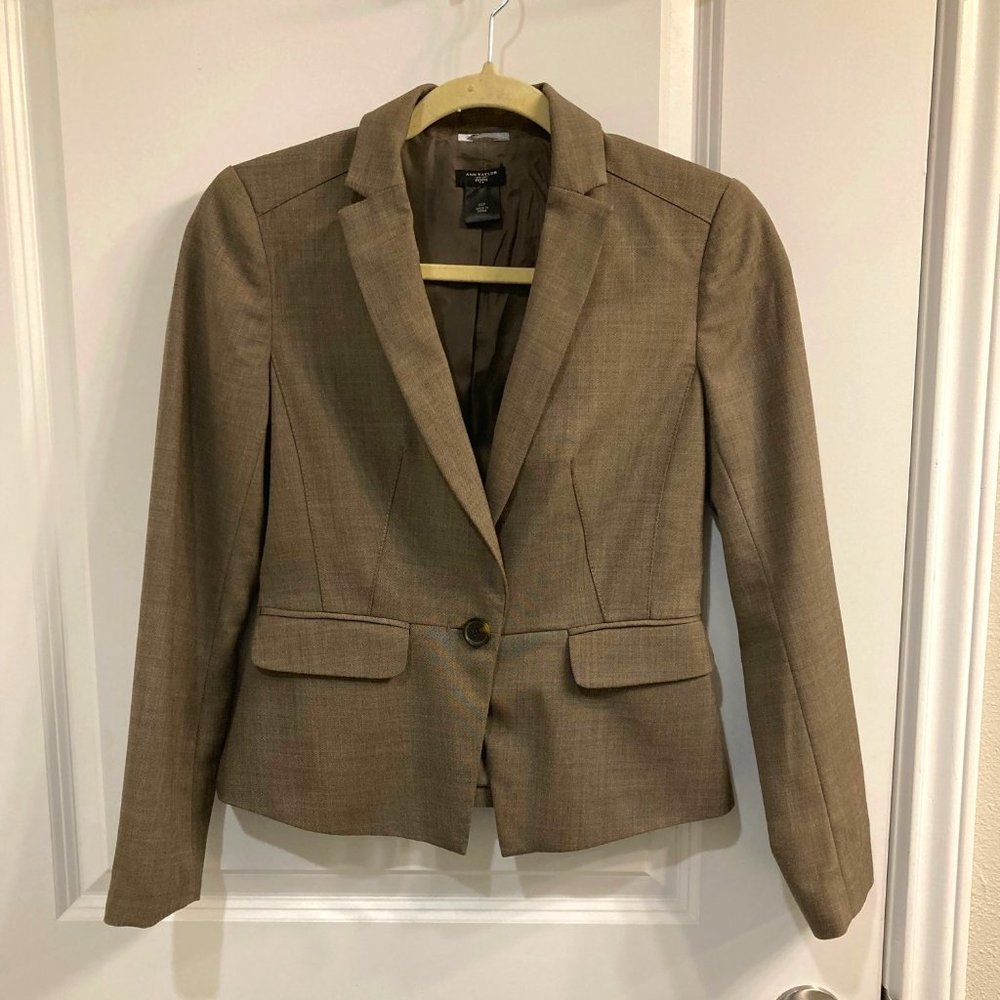Ann Taylor Petite Skirt Suit (2 Piece) Size 0